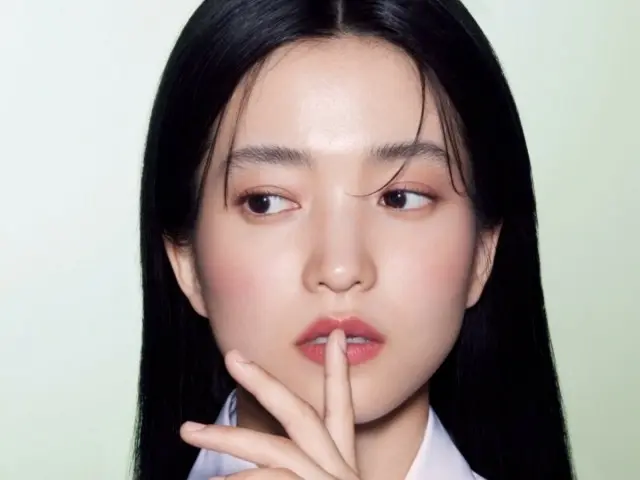 Kim TaeRi terpilih sebagai duta merek kecantikan Prada pertama di Korea