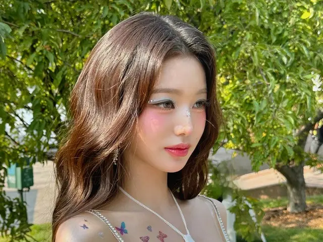 "IVE" Jang Won Young, riasan cantik dengan stiker tato kupu-kupu... Foto sertifikasi penampilan AS "LOLLAPALOOZA"