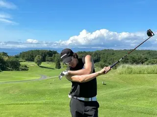 Gaya dan visual Jang Keun Suk yang luar biasa menarik perhatian... Bermain golf di Aomori!