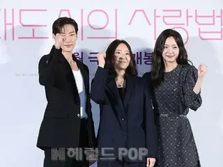 [Foto] Kim Go Eun & Noh Sang Hyun menghadiri presentasi produksi film "How to Love in a Big City"...Pose pertarungan yang kuat!