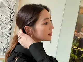 Saya ingin tahu apakah Lee Min Jung berkencan dengan suaminya ♥ Lee Byung Hun... Dia terlihat sangat cantik sehingga Anda tidak percaya dia berusia 42 tahun