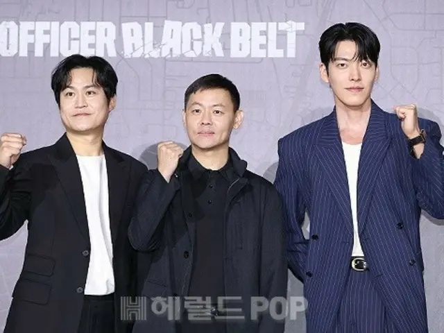 [Foto] Aktor Kim WooBin & Kim Seong Kyu (INFINITE), protagonis brilian dari serial Netflix "Martial Arts Practice Center"...Pose pertarungan yang kuat!