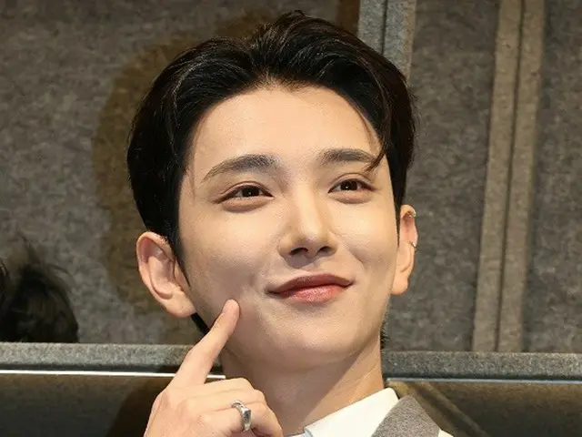 [Foto] Joshua "SEVENTEEN" berpartisipasi dalam acara peringatan pembukaan toko pop-up "THOM BROWNE"... Salam lembut