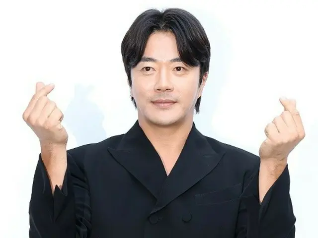 [Foto] Aktor Kwon Sang Woo menghadiri acara merek fesyen dengan setelan jas yang bagus