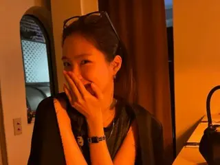 Son Na Eun (sebelumnya Apink), pakaian kencan malam musim gugur yang apik dalam balutan serba hitam