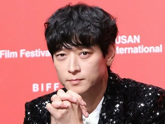 [Foto] Aktor Kang Dong Won dan yang lainnya berpartisipasi dalam pemutaran pers dan konferensi pers film pembuka "War and Rebellion" dari "29th Busan International Film Festival"