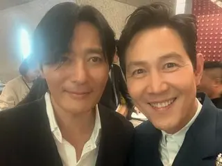 Dua pengambilan gambar dengan aktor Lee Jung Jae, Jang Dong Gun, Lee Minho, dan Siwon "SUPER JUNIOR"... Sekelompok pria tampan meskipun hanya foto