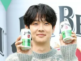 [Foto] Aktor Choi Woo-shik berpartisipasi dalam acara pembukaan toko pop-up “Jim Beam”.