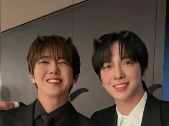 Kwanghee (ZE:A) & Yonghwa (CNBLUE) masih memiliki visual dan penampilan ramah yang sama... “Aku tertangkap oleh Yonghwa lagi.