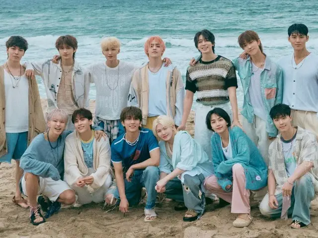 "SEVENTEEN" menerangi Empire State Building di New York dengan warna resmi