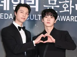 [Foto] DOYOUNG "NCT" & Johnny, aktor Song Seunghon, Oh Ji Ho, menghadiri karpet merah "11th E-Daily Cultural Awards"