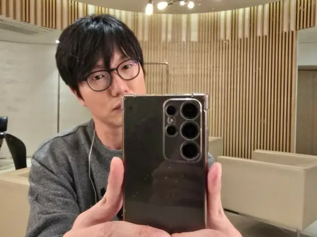 Apakah penyanyi Sung Si Kyung berlatih selfie cermin? …“Dunia selfie itu tidak mudah”