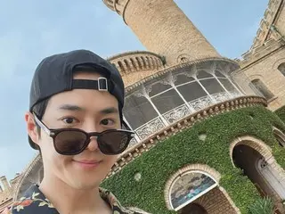 Suho “EXO” sedang menikmati India~ “India India India!!!”