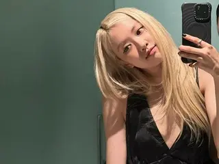 Rosé "BLACKPINK" tampil chic dan seksi dalam balutan gaun berwarna hitam