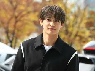 [Foto] Minho "SHINee" pergi ke stasiun siaran untuk tampil di radio... Bahkan dalam perjalanan ke tempat kerja, itu terlihat seperti pemotretan