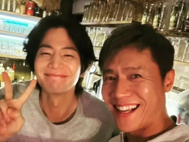 Aktor Park Ho San memberikan penghormatan dengan foto berdua dengan mendiang Song Jae Lim... "Aku tidak percaya"