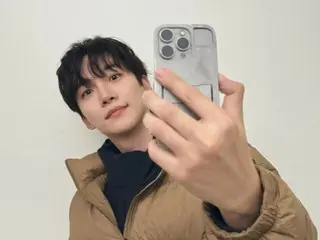 Junho "2PM" menyampaikan kehangatan dengan selfie yang hangat