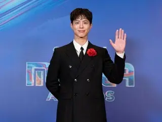 Aktor Park BoGum mempersembahkan ``MAMA AWARDS 2024'' dalam bahasa Inggris yang fasih...“Saya senang bisa mengambil langkah pertama di Amerika bersama Anda.”