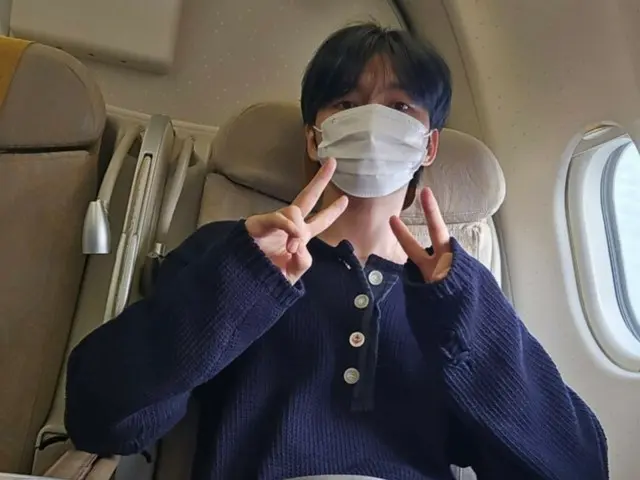 Visual J-JUN yang bersinar bahkan saat memakai masker di pesawat... "Aku akan mengambil selfie untuk pertama kalinya setelah beberapa saat"