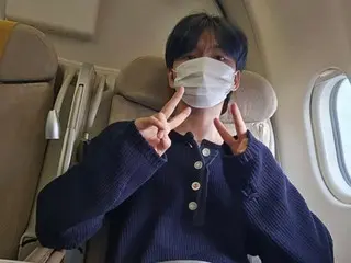 Visual J-JUN yang bersinar bahkan saat memakai masker di pesawat... "Aku akan mengambil selfie untuk pertama kalinya setelah beberapa saat"