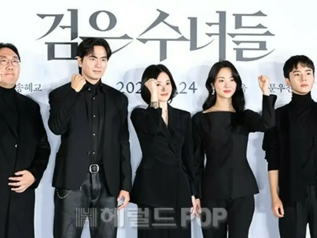 [Foto] Song Hye Kyo, Jeon Yeo Bin, Lee Jin Uk, dan Moon Woo Jin, protagonis glamor dari film "Black Maidens"...Saya pikir ini akan menjadi sukses besar