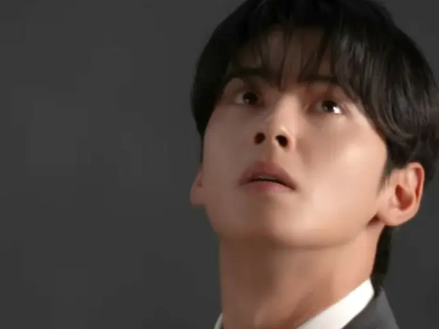 Cha Eun Woo "ASTRO" mengenakan setelan standar dengan penuh gaya...Film suasana hati dirilis di lokasi syuting iklan untuk situs kuliah internet (termasuk video)