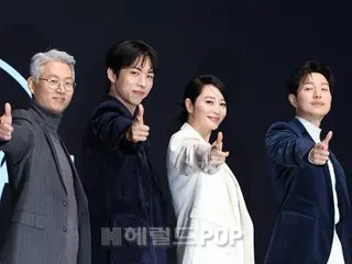 [Foto] Kim Hye Soo, Jung Sung Il, dan Joo Jong Hyuk menghadiri presentasi produksi serial Disney+ “Behind the Trigger News”