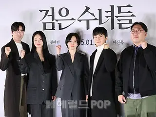 [Foto] Song Hye Kyo, Jeon Yeo Bin, Lee Jin Woo dan lainnya menghadiri pemutaran media dan konferensi pers "Black Nuns"