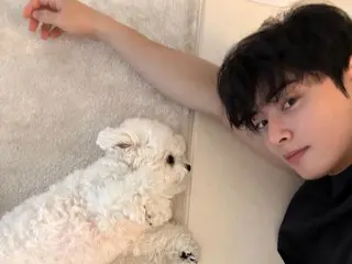 Cha Eun Woo ASTRO Ungkap Kehidupan Sehari-harinya Bersama Anjing Peliharaannya Selama Liburan Tahun Baru Imlek... Bahkan Saat Berbaring, Ia Punya "Wajah Jenius"