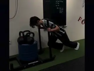 Changmin "TVXQ" mengungkapkan rutinitas gym hariannya... pria yang mengangkat beban 200kg