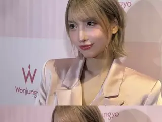 Momo "TWICE", pesona menyegarkan dengan rona merah muda