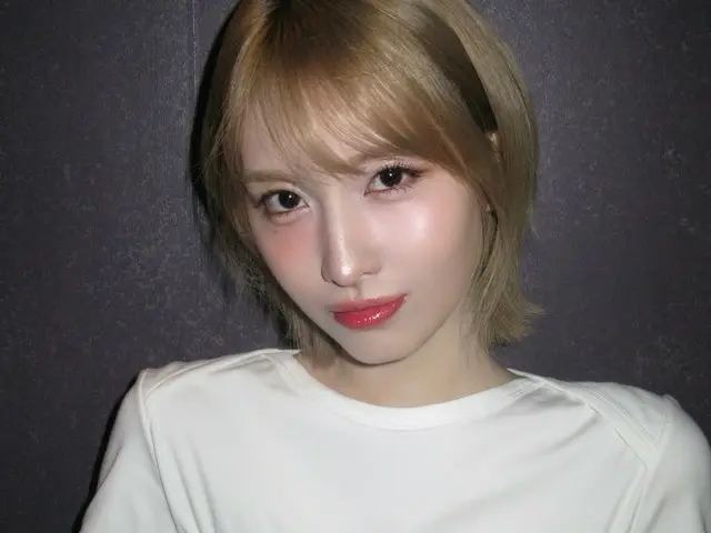 Momo "TWICE" menarik perhatian semua orang dengan "visual boneka"-nya yang lucu dan keren