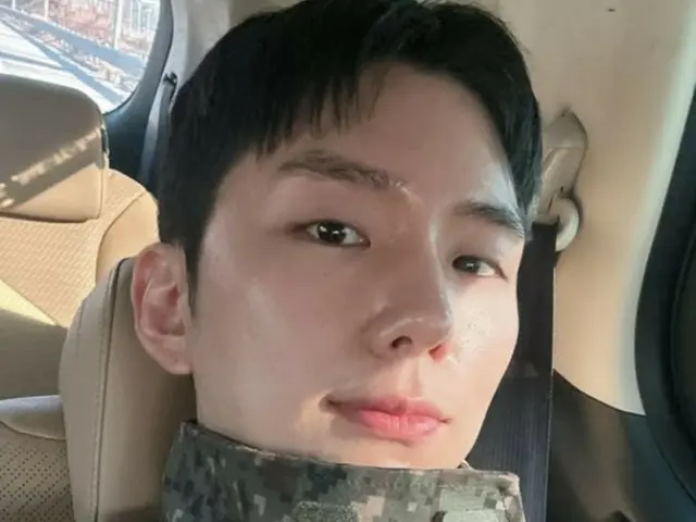 Kihyun MONSTA X telah kembali ke sisi MONBEBE... Hari ini (tanggal 21) ia telah menyelesaikan wajib militernya