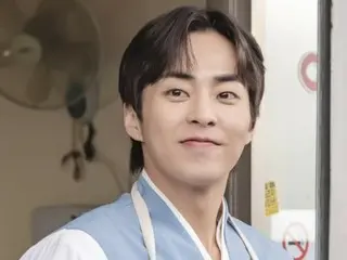 Xiumin EXO merilis potongan gambar pertama dari drama baru "Ho's Restaurant"... Seorang jenius yang tak lekang oleh waktu