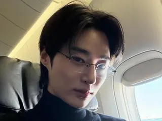 Aktor Byeon WooSeok berjalan di Milan dengan busana serba hitam... Tingginya 190cm berada di level yang sangat berbeda