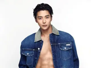 Ro Woon (SF9) merilis pictorial...memamerkan perut six-pack ala CG