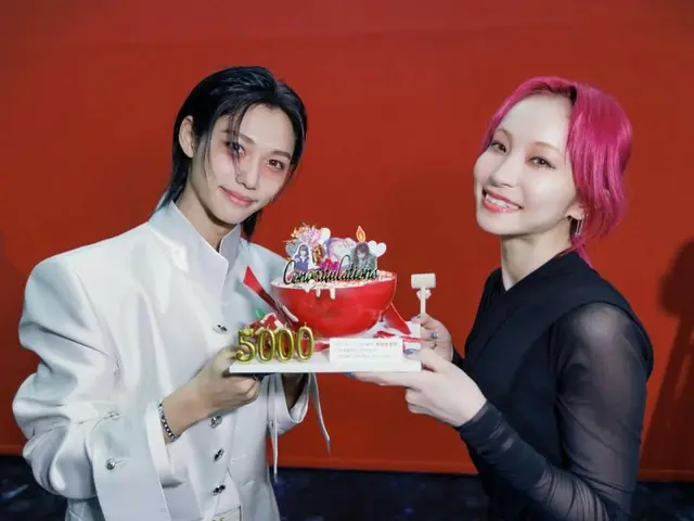 Penyanyi Jepang LiSA rayakan 5000 hari sejak debut dengan kue dari Felix Stray Kids... foto keduanya terungkap