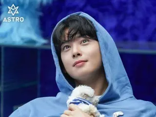 Cha Eun Woo ASTRO memikat dengan matanya yang bersinar... Fashion biru dengan pesona yang beragam