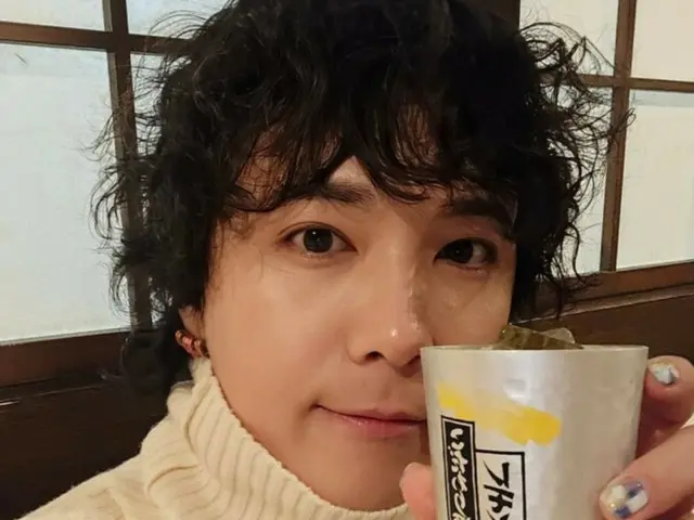 Lee Hong Ki FTISLAND beristirahat sejenak setelah penampilan langsung di Nagoya? … "Aman.... bip bip bip"