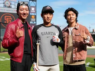 Lee Jeong Shin CNBLUE dan KANG MINHEEK bertemu Lee Jeong Hoo di San Francisco! …Saya iri dengan seragam yang bertanda tangan