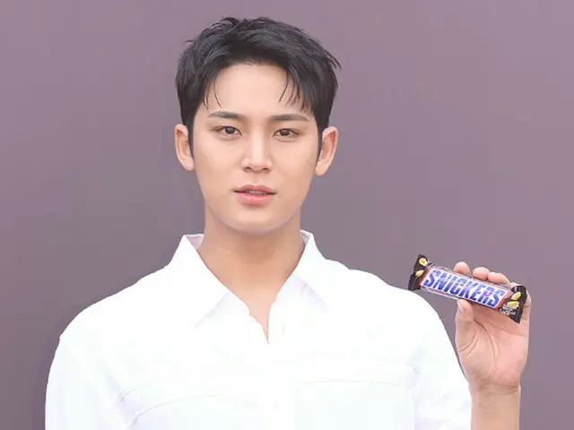 [Foto] Mingyu SEVENTEEN berpartisipasi dalam acara Snickers sebagai duta