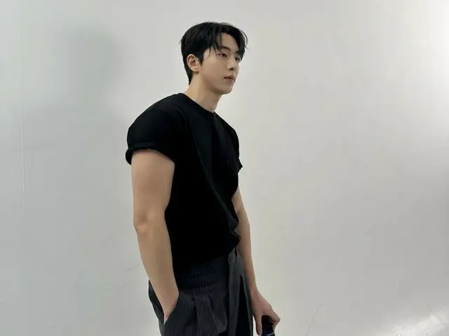 Aktor Nam Ju Hyuk mengungkapkan foto-foto di balik layar dari pemotretan pictorialnya... Visualnya yang lebih dewasa menjadi topik hangat