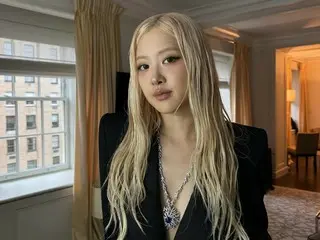 Rosé dan Jennie BLACKPINK berpose berduaan di pangkuan masing-masing... Di balik layar Met Gala terungkap