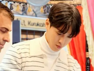 SHOWNU MONSTA X bertransformasi menjadi barista di Türkiye (restoran minimarket)