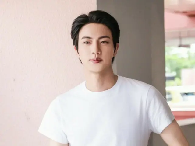 JIN "BTS", menarik perhatian dengan kaus putih... Sketsa foto MV "Don't Say You Love Me" dirilis