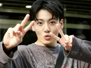Klub penggemar Korea JUNG KOOK dari BTS memasang iklan peringatan keluarnya dari militer di bus-bus di Seoul