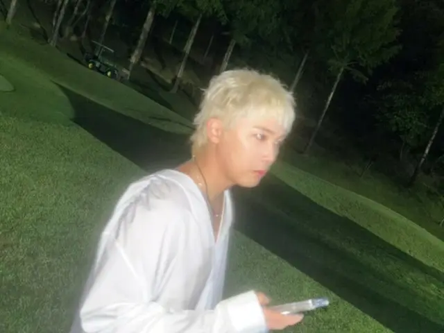 Lee Hong Ki FTISLAND tampil di lapangan golf... Visual yang fantastis