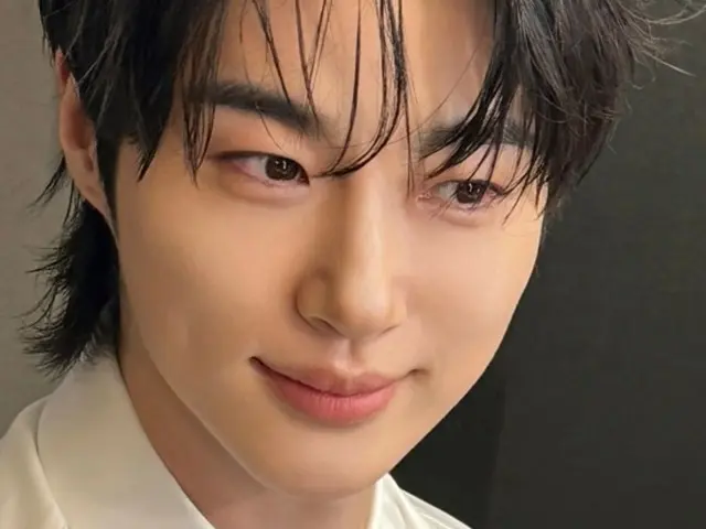 Aktor Byeon WooSeok terlihat semakin tampan dari dekat... Visualnya semakin membaik setiap hari
