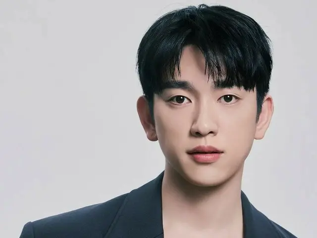 Jinyoung (GOT7), "Unknown Soul" yang hangat x "Hi.5" yang keren - kebalikan ekstrem dari transformasi... "Apakah mereka benar-benar orang yang sama?"