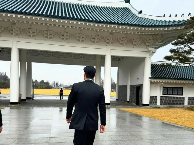 "SUPER JUNIOR" Siwon mengunjungi National Memorial Hall pada Hari Peringatan... "Kebebasan tidak pernah diberikan begitu saja"